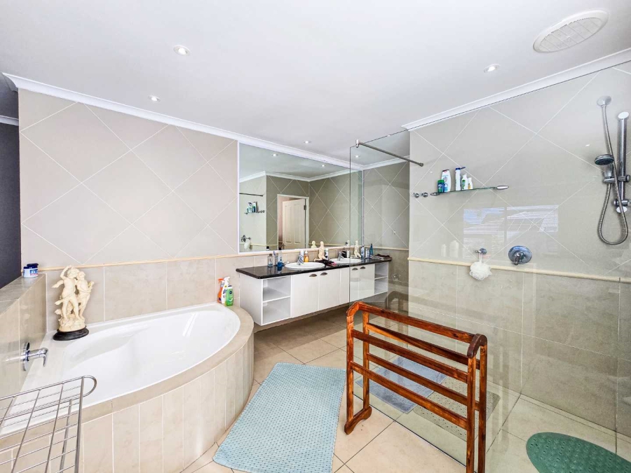 3 Bedroom Property for Sale in Stilbaai Wes Western Cape
